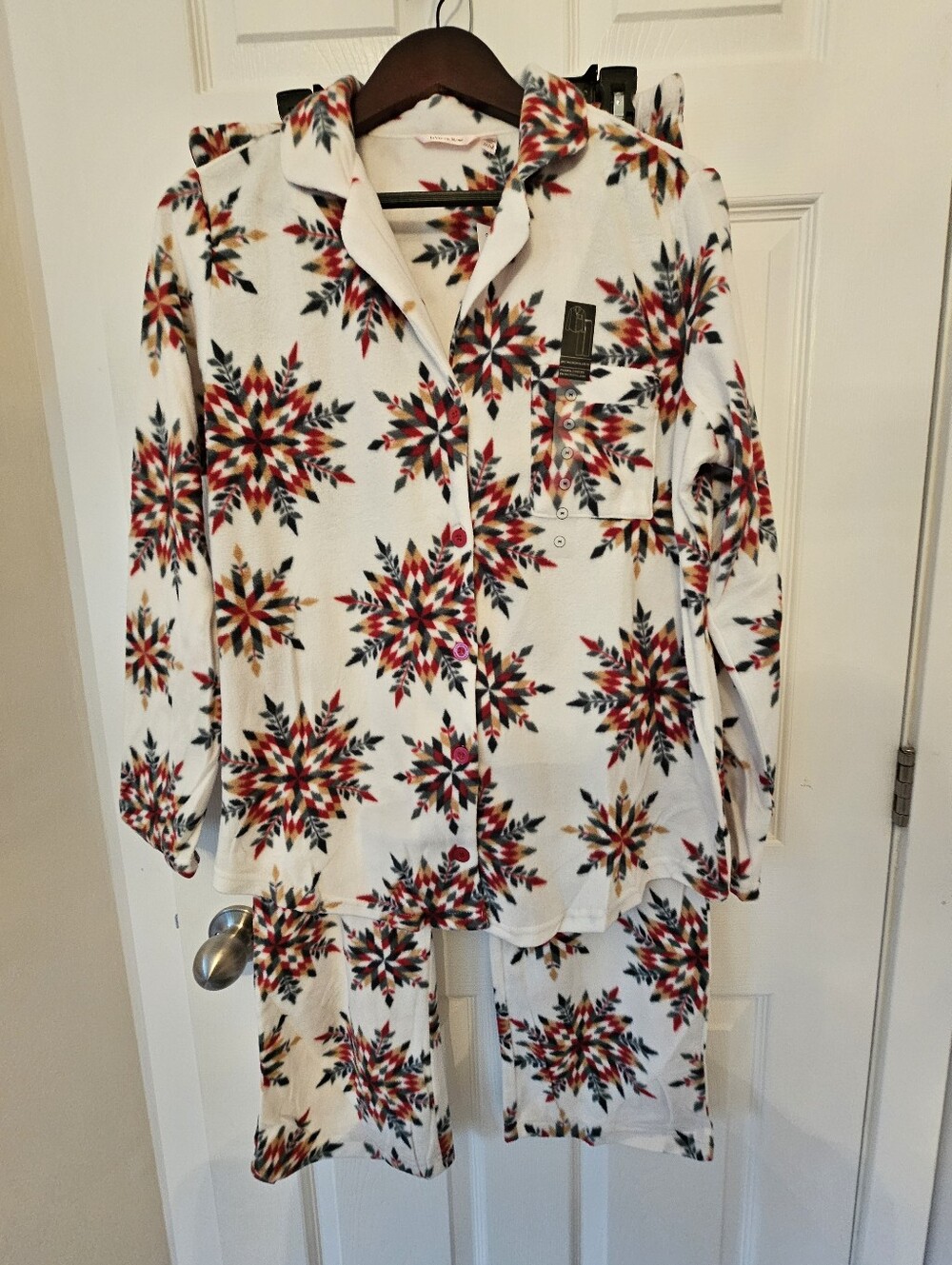 La Vie En Rose  White Snowflake-Print Pajama Set